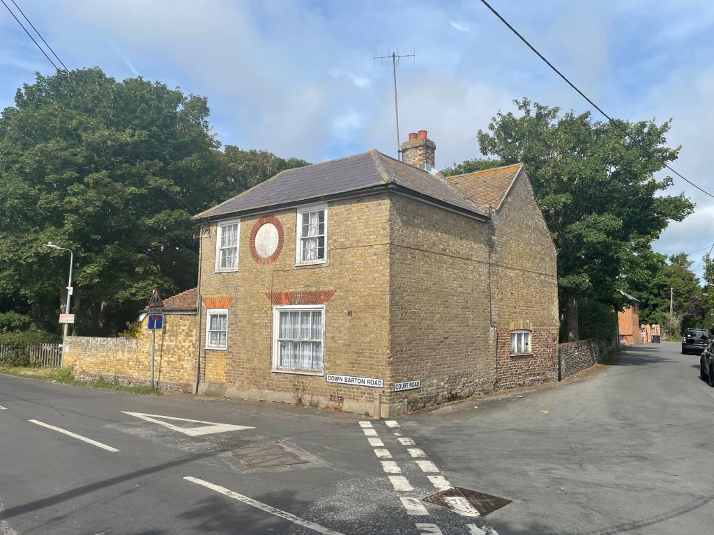 Lot: 158 - THREE-BEDROOM HOUSE FOR IMPROVEMENT -